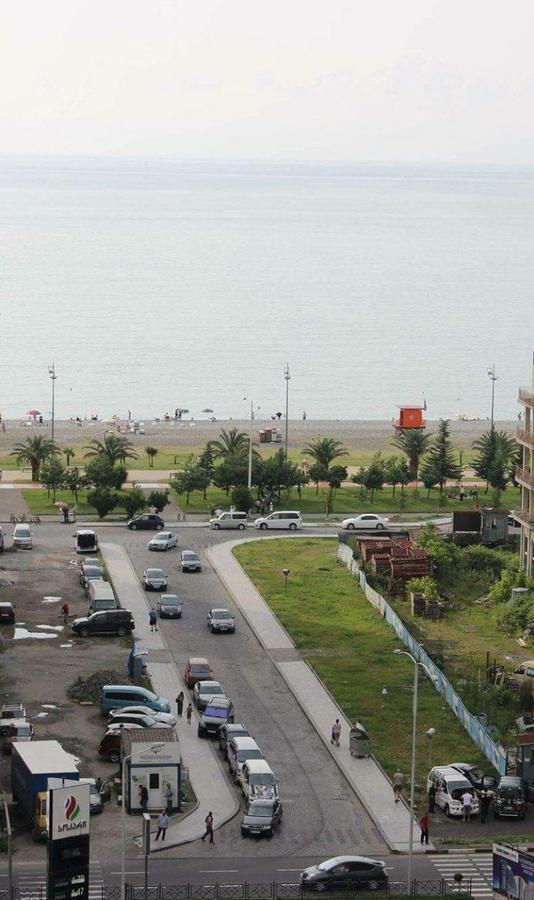 Flat Near The Mcdonald'S Batumi Exterior foto